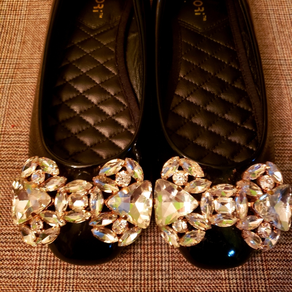 Flat shoes